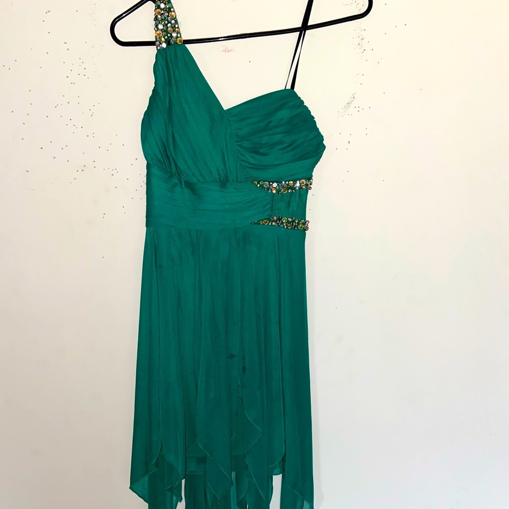Green Homecoming dress, Size: 3, one shoulder, beaded shoulder